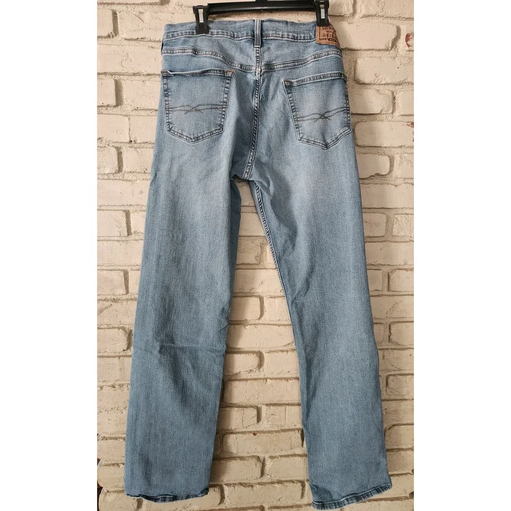 Signature by Levi Strauss Men Relaxed Fit Straight Leg Jeans